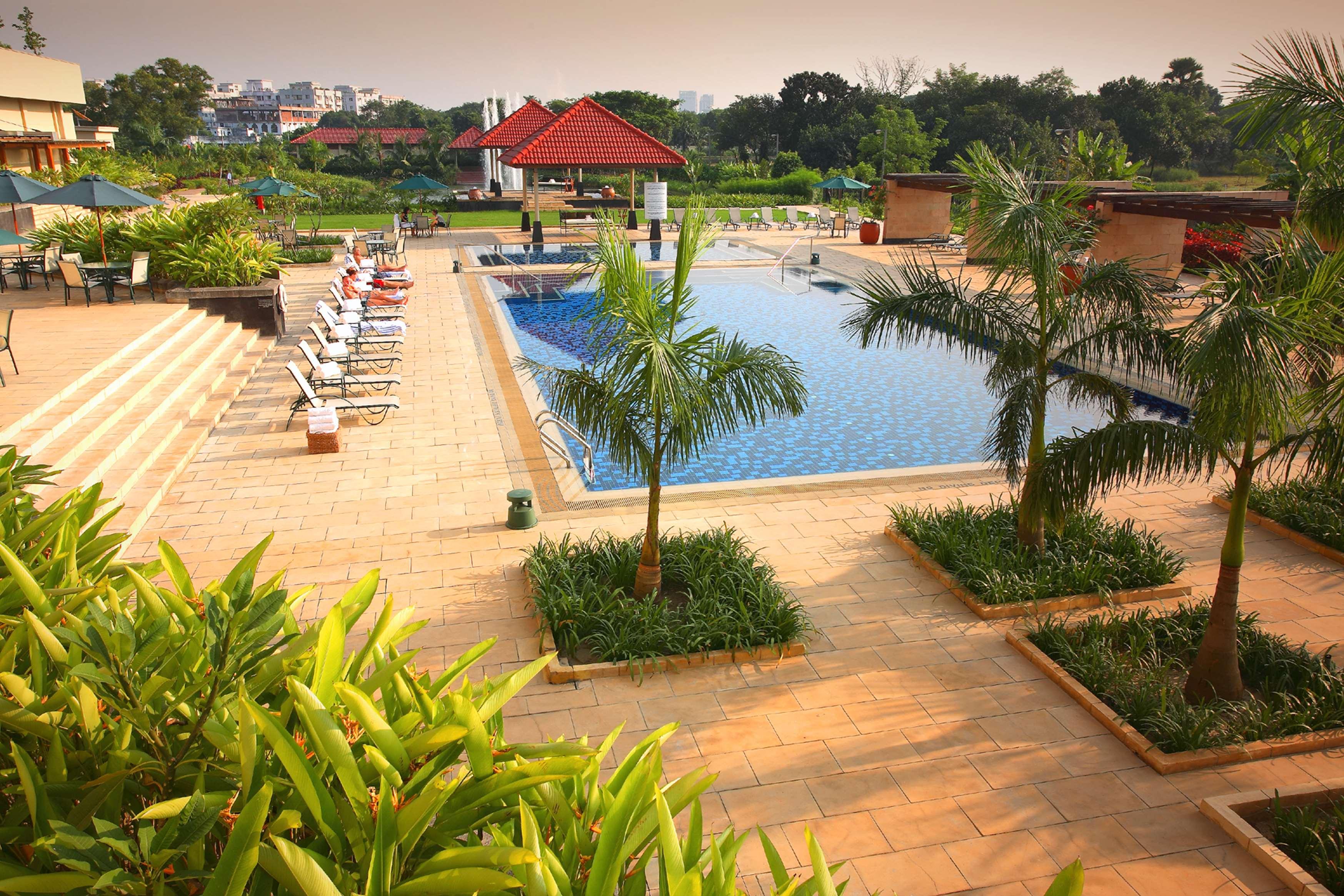 Radisson Blu Dhaka Water Garden Hotel Exterior photo