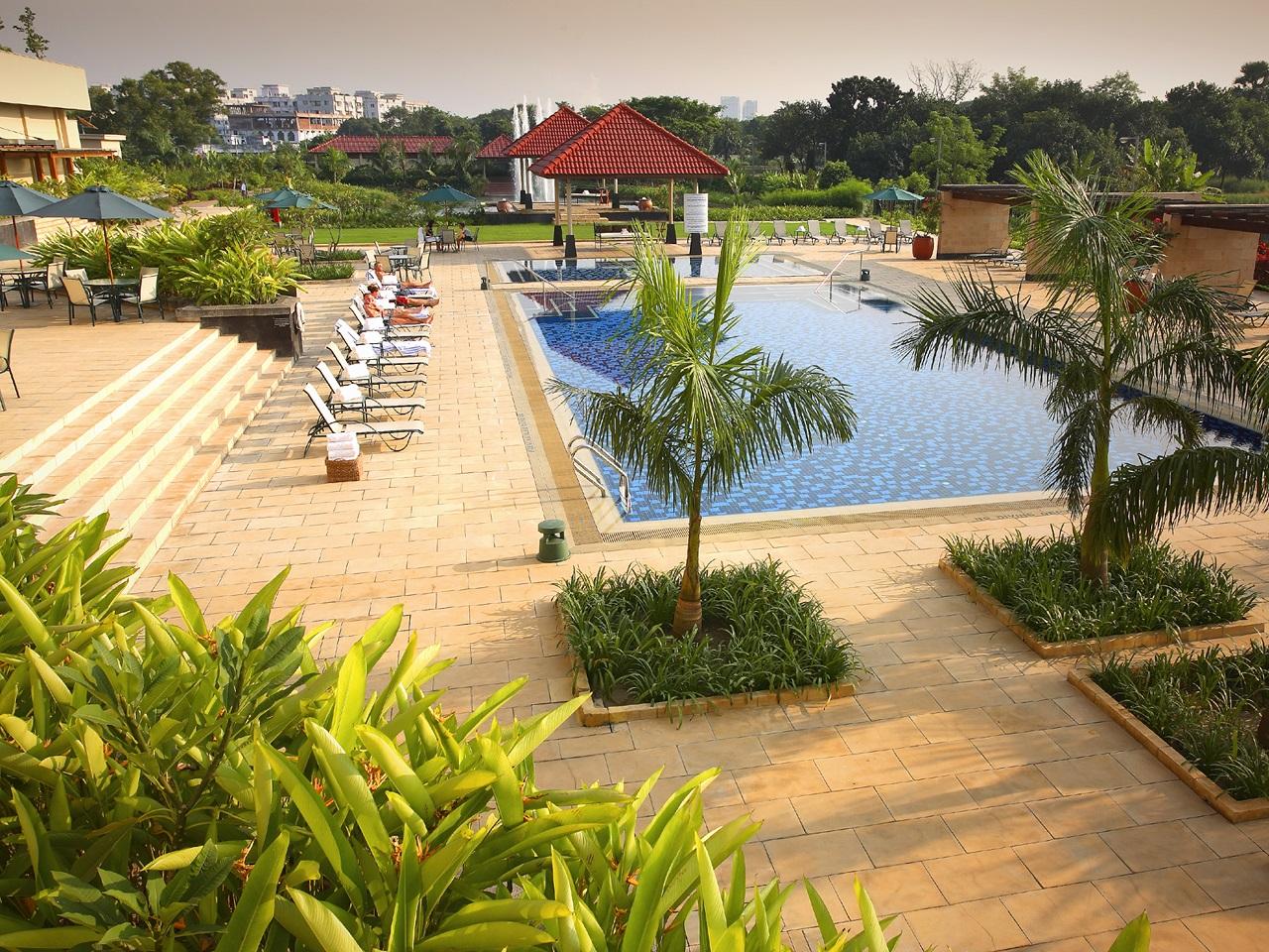 Radisson Blu Dhaka Water Garden Hotel Exterior photo