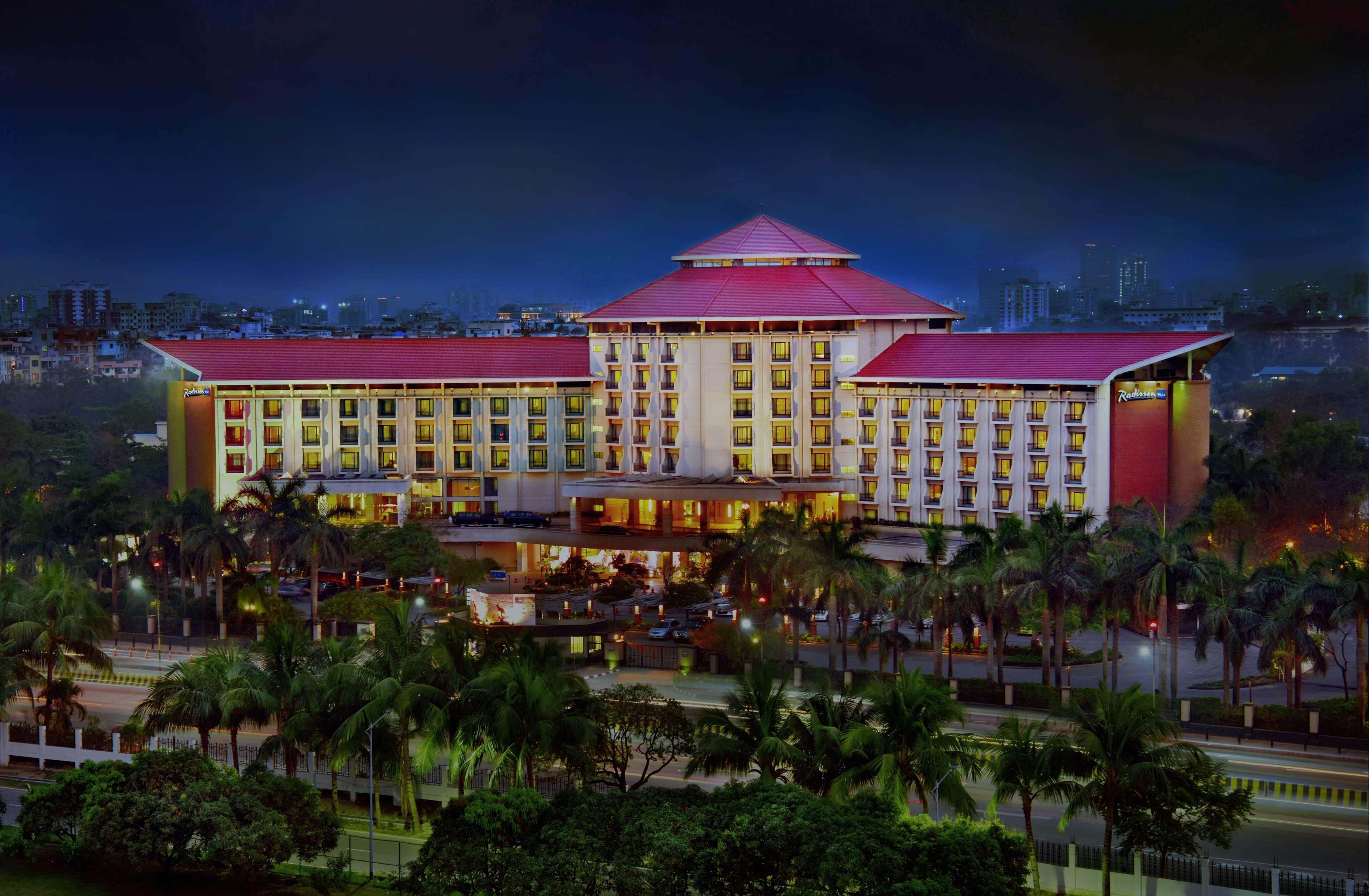 Radisson Blu Dhaka Water Garden Hotel Exterior photo