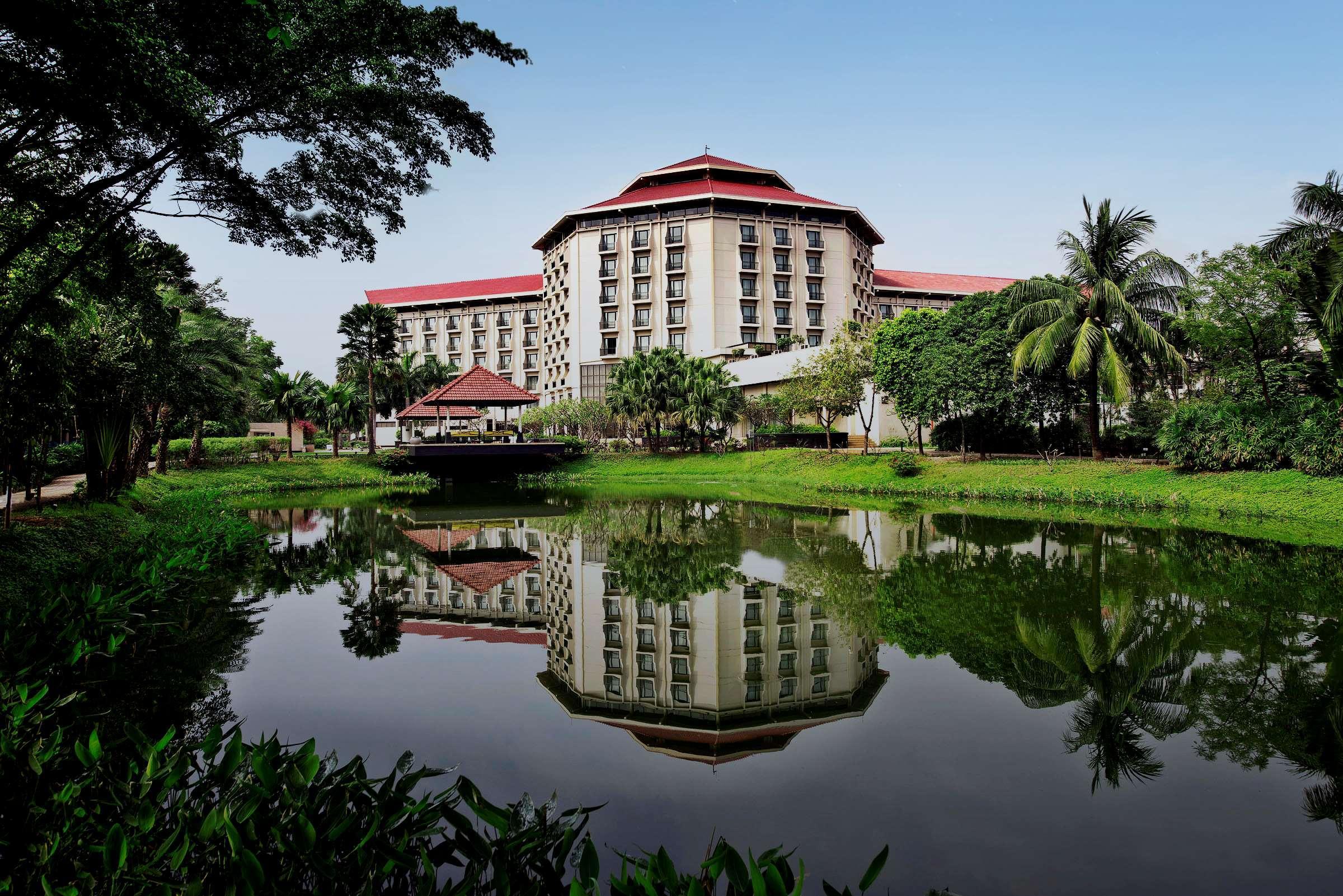 Radisson Blu Dhaka Water Garden Hotel Exterior photo