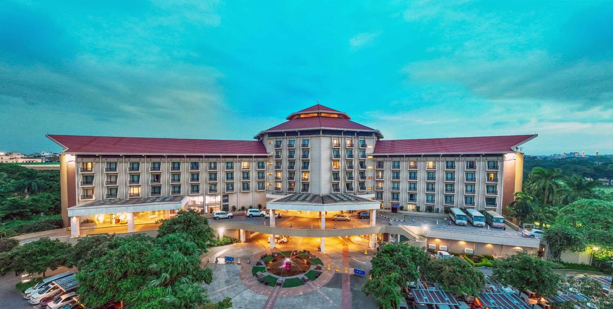 Radisson Blu Dhaka Water Garden Hotel Exterior photo